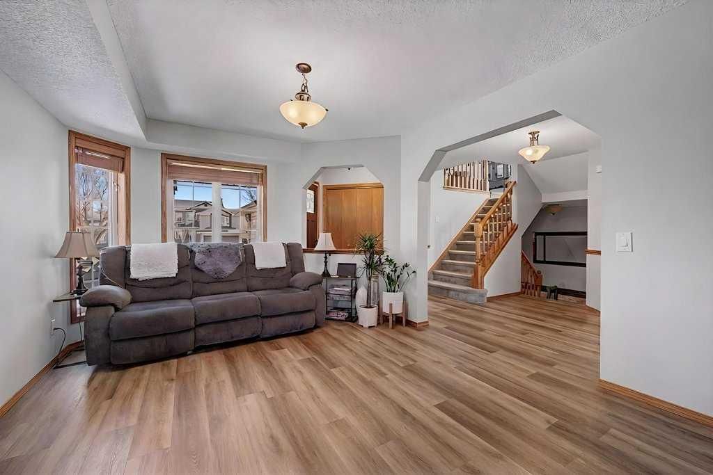 450 Douglas Glen Boulevard SE, Calgary — photo 2 of 39