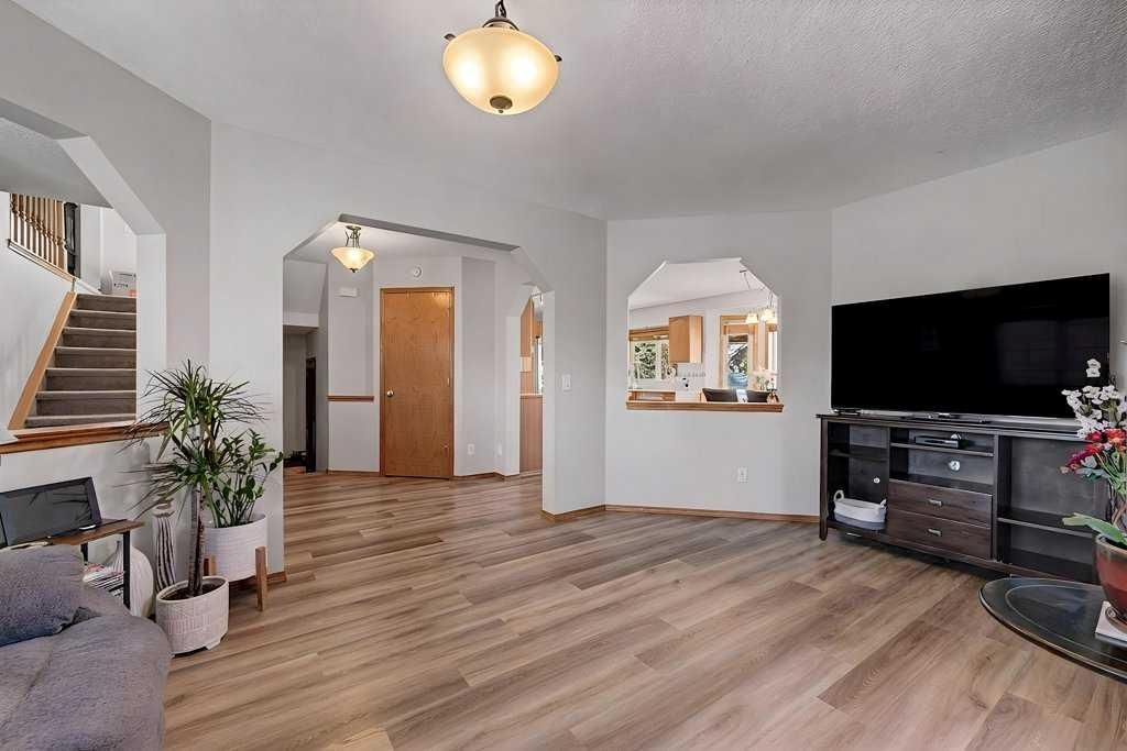 450 Douglas Glen Boulevard SE, Calgary — photo 3 of 39