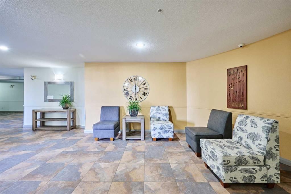 305, 2000 Somervale Court SW, Calgary — photo 3 of 12