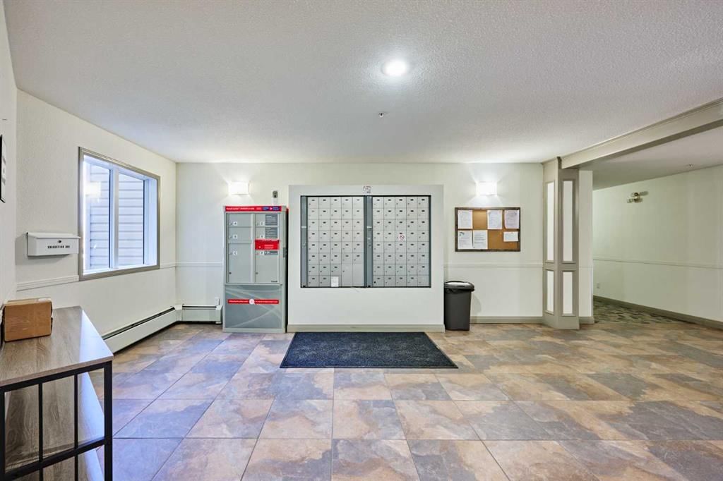 305, 2000 Somervale Court SW, Calgary — photo 4 of 12