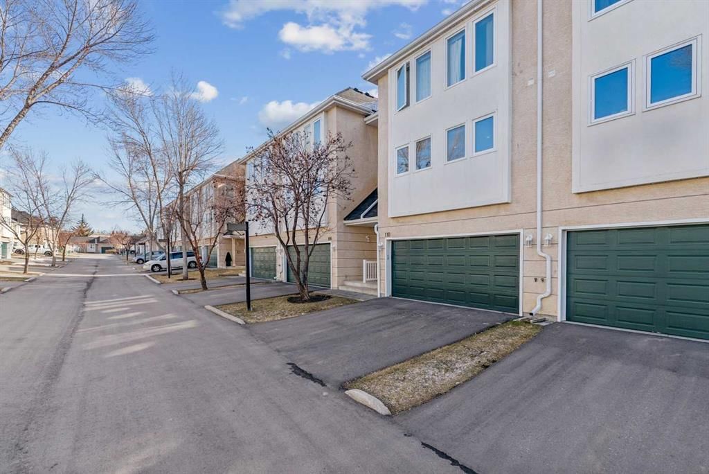 110 Candle Terrace SW, Calgary — photo 2 of 29
