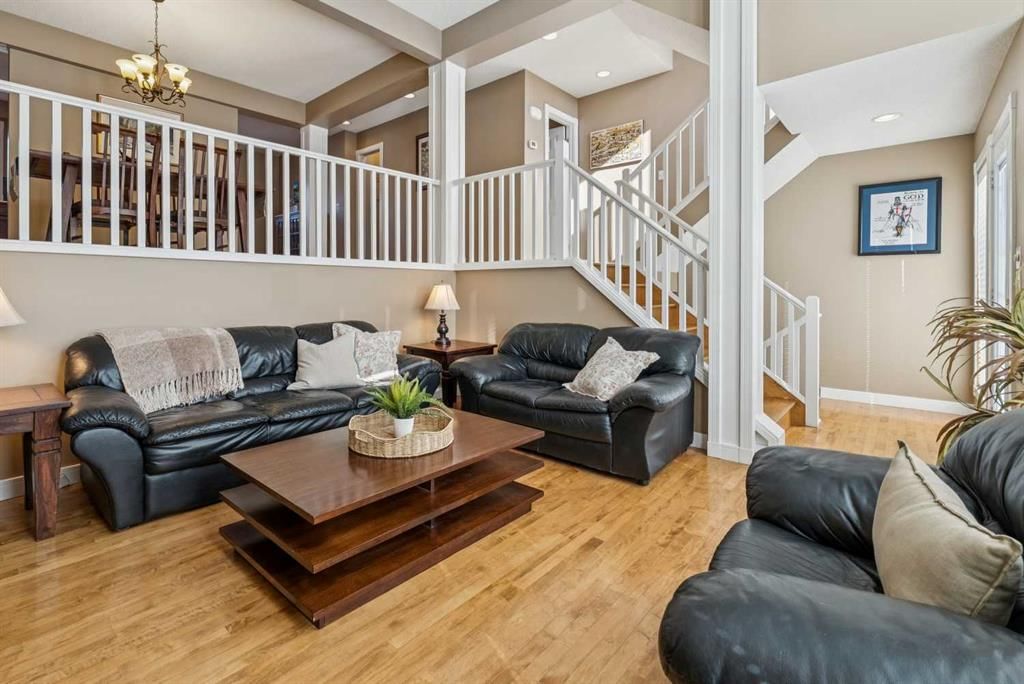 110 Candle Terrace SW, Calgary — photo 4 of 29