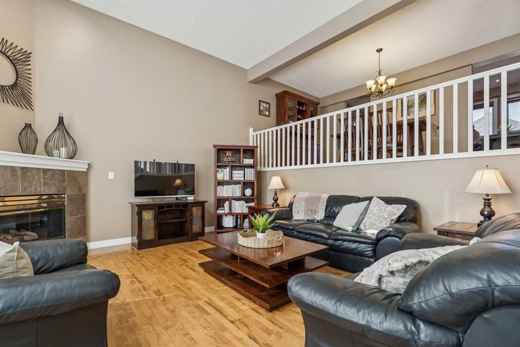 110 Candle Terrace SW, Calgary — photo 5 of 29