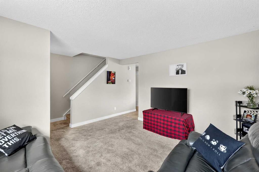 230 Deerpoint Lane SE, Calgary — photo 5 of 26