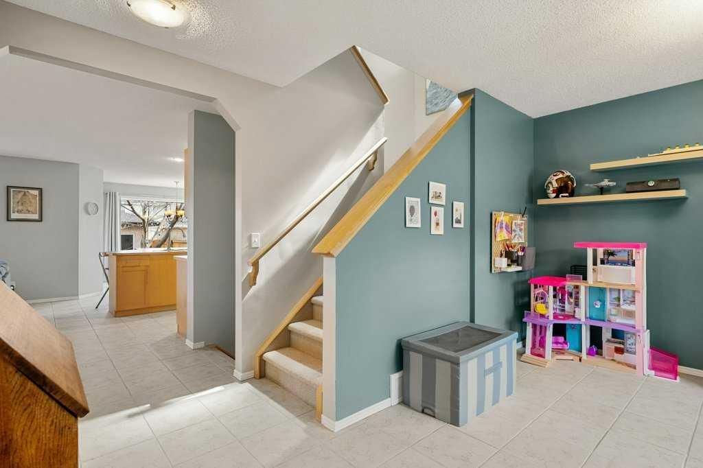 90 Elgin Drive SE, Calgary — photo 4 of 48