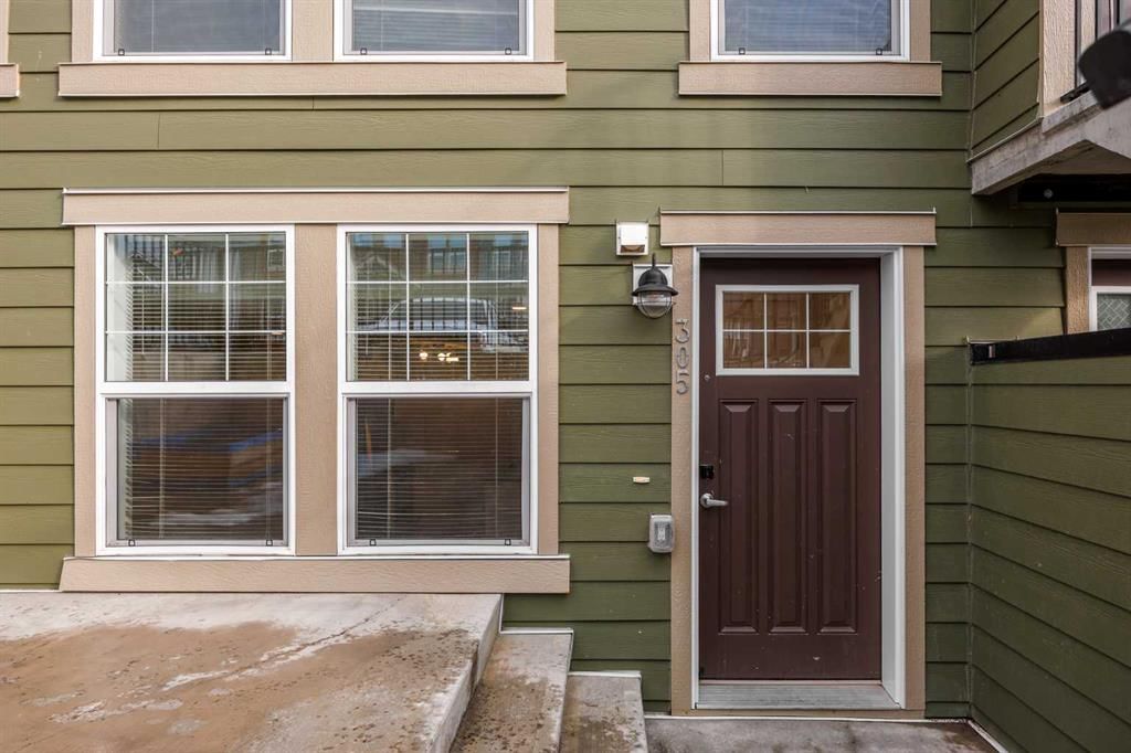 305 Cranbrook Square SE, Calgary — photo 3 of 26