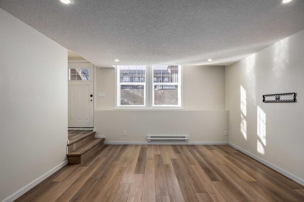 305 Cranbrook Square SE, Calgary — photo 5 of 26