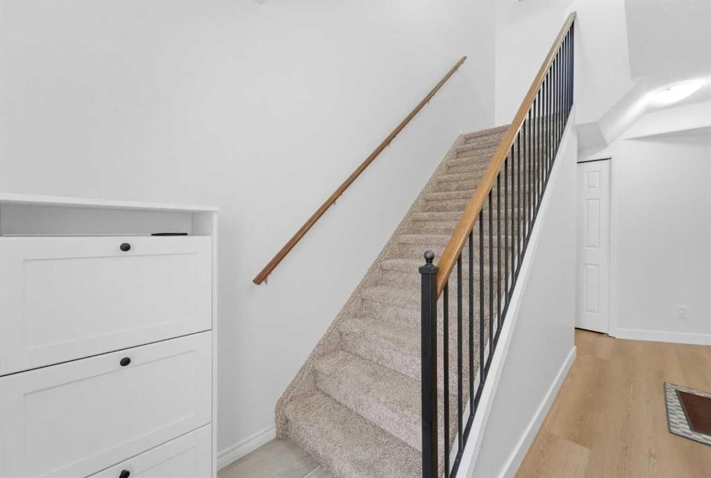 13 Country Hills Villas NW, Calgary — photo 4 of 50