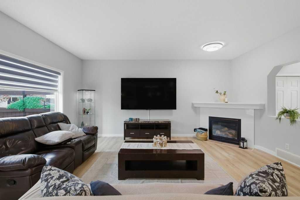 129 Cranfield Green SE, Calgary — photo 4 of 49