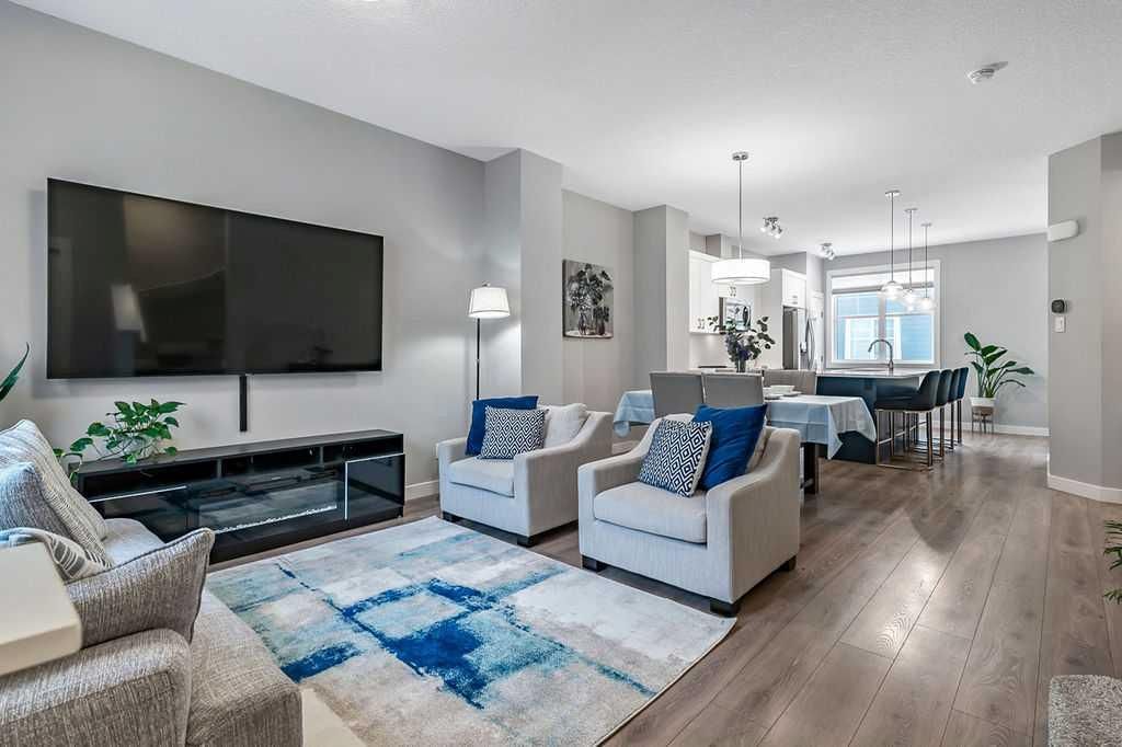 305 Cranbrook Walk SE, Calgary — photo 5 of 26