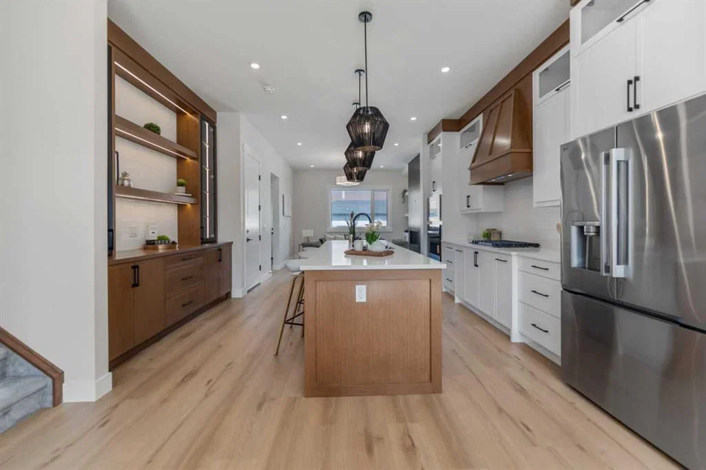 8108 47 Avenue NW, Calgary — photo 4 of 39