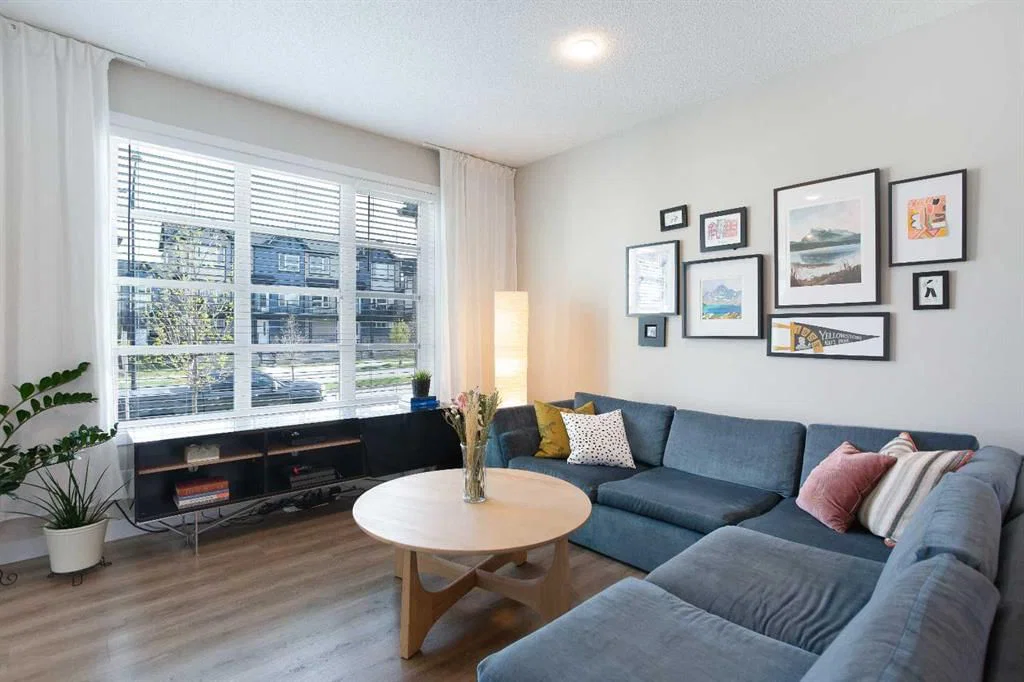 380 Belmont Avenue SW, Calgary — photo 3 of 32