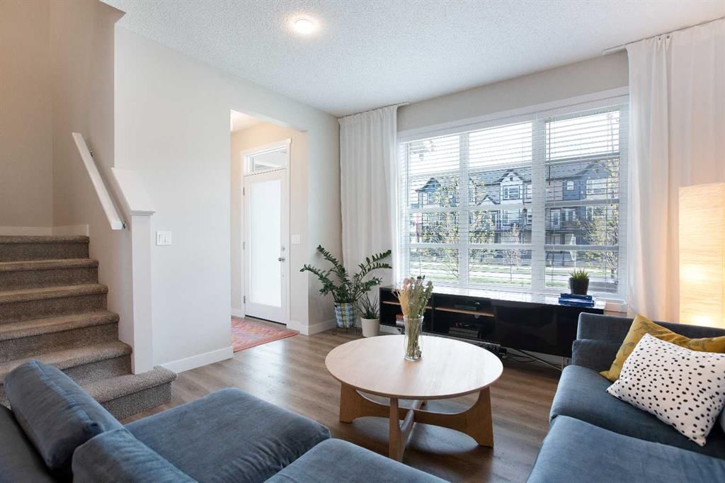 380 Belmont Avenue SW, Calgary — photo 5 of 32