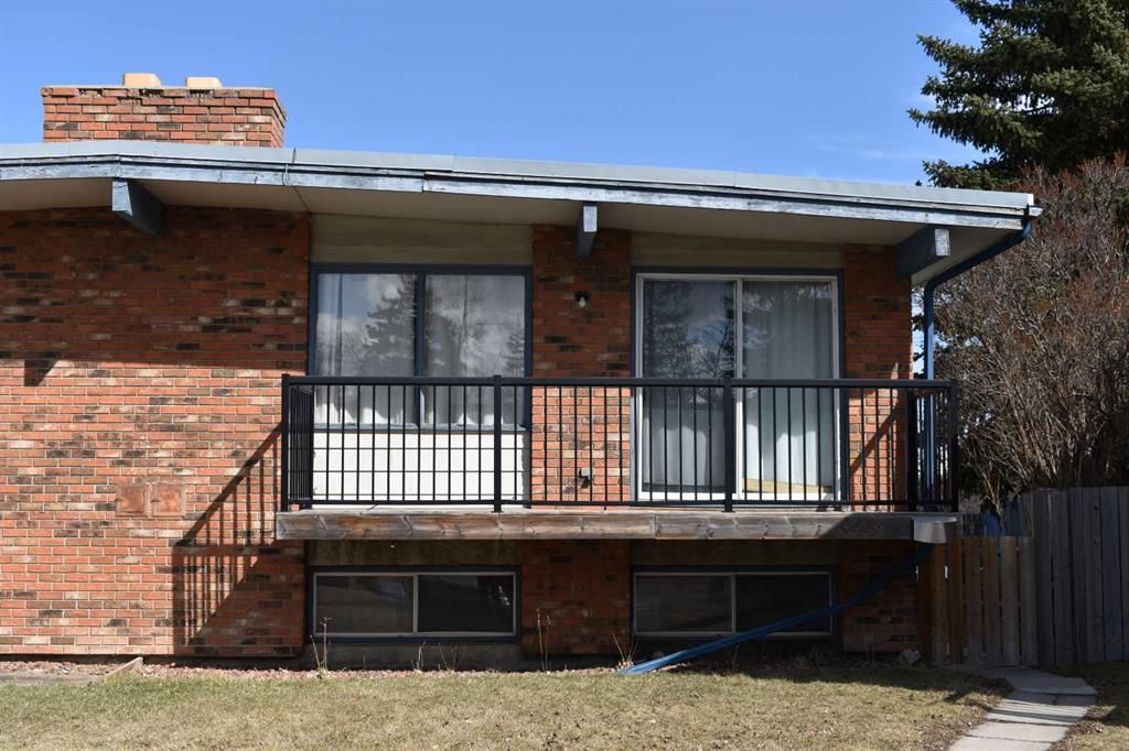 6348 Bowmont Crescent NW, Calgary — photo 3 of 43