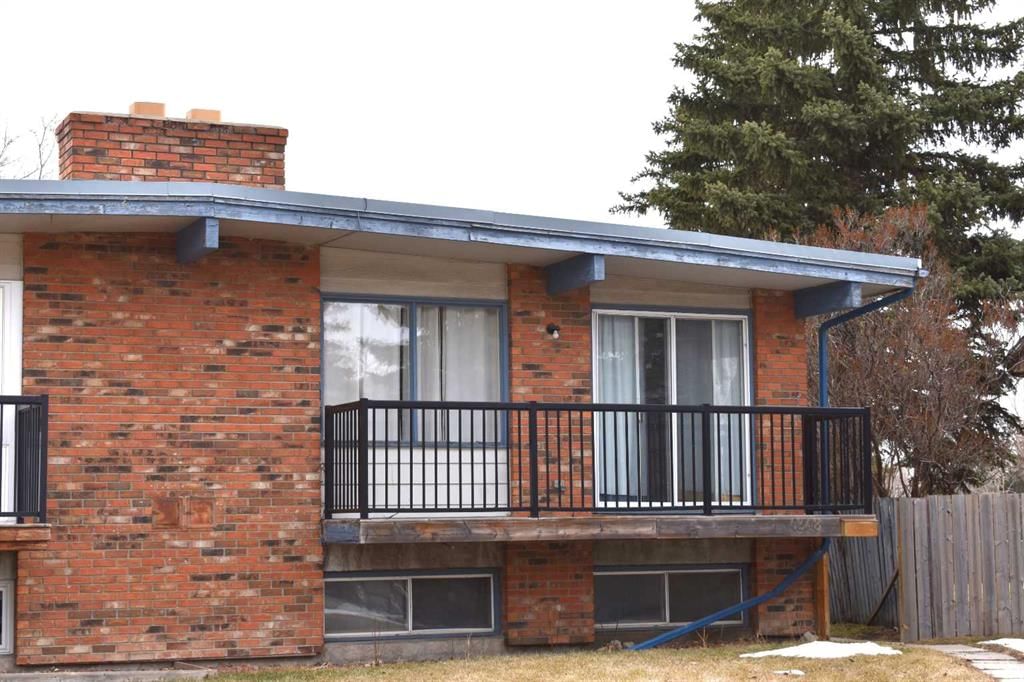 6348 Bowmont Crescent NW, Calgary — photo 4 of 43