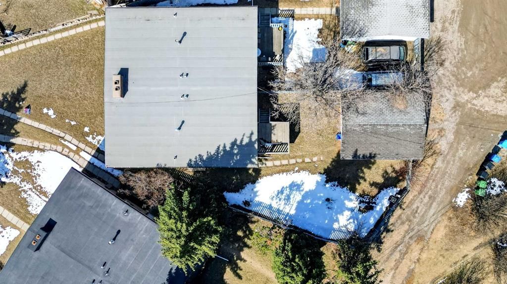 6348 Bowmont Crescent NW, Calgary — photo 5 of 43