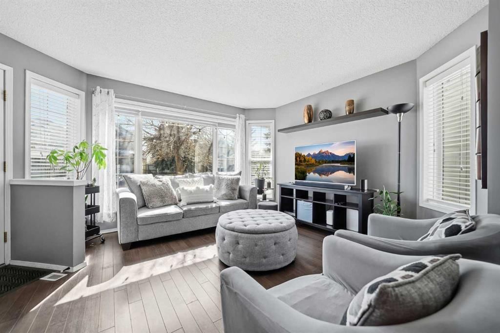28 Martin Crossing Rise NE, Calgary — photo 2 of 31