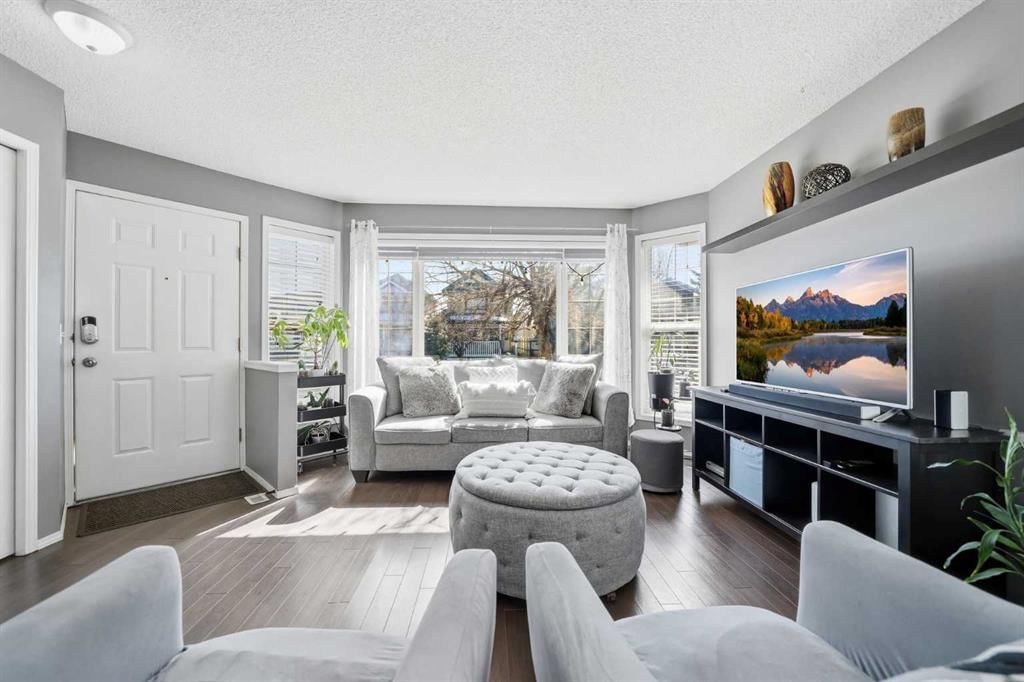 28 Martin Crossing Rise NE, Calgary — photo 3 of 31
