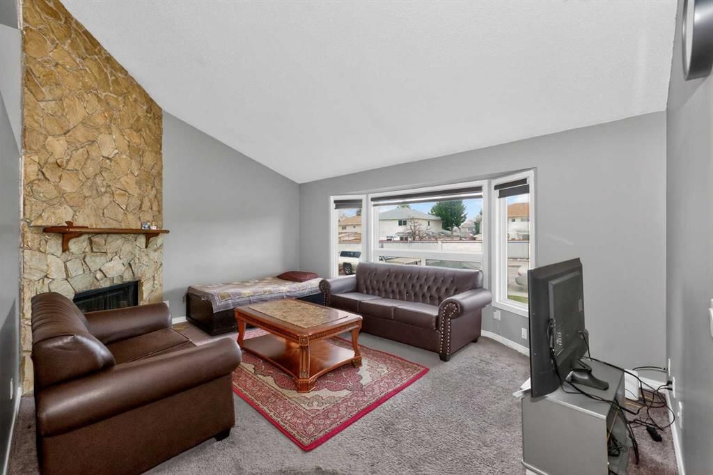 6910 26 Avenue NE, Calgary — photo 5 of 29