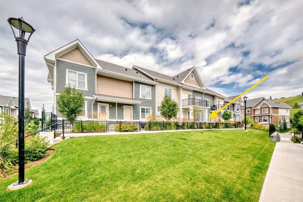 647 Cranbrook Walk SE, Calgary — photo 3 of 23