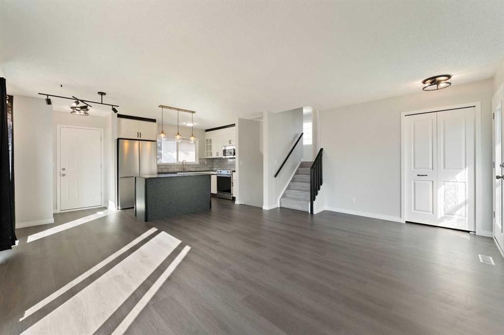 6808 Rundlehorn Drive NE, Calgary — photo 2 of 48