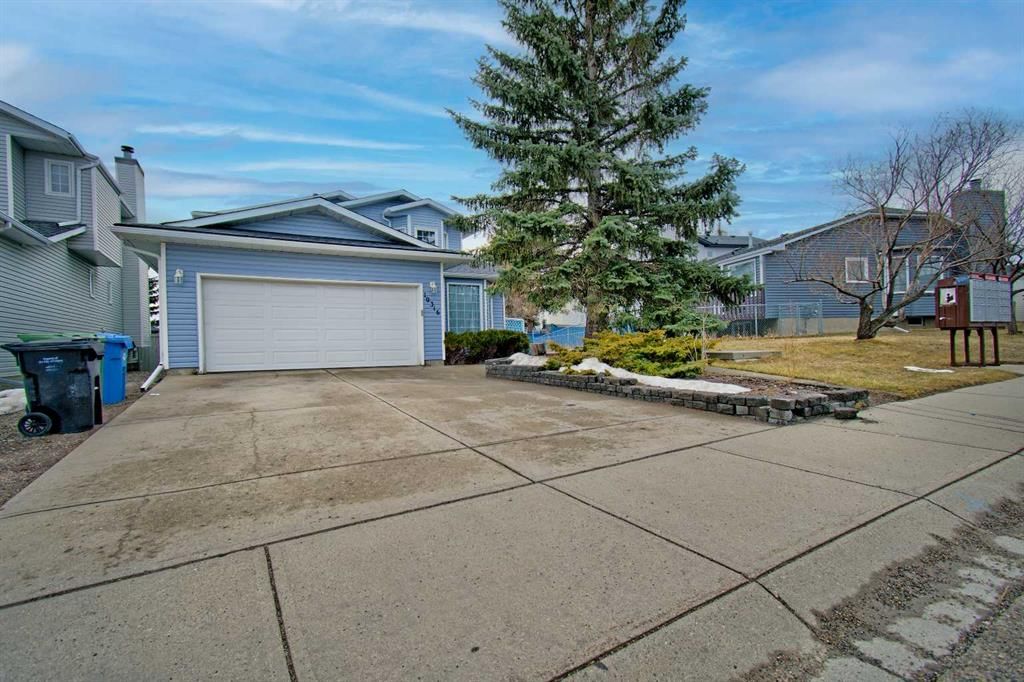 10316 Hidden Valley Drive NW, Calgary — photo 3 of 50