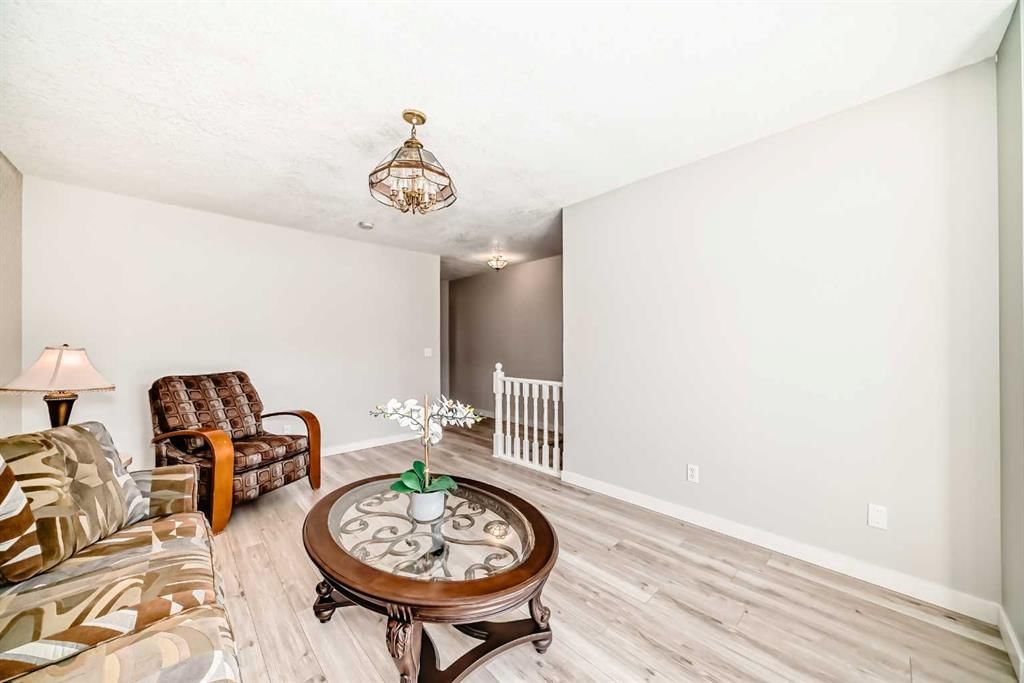 213 Sirocco Place SW, Calgary — photo 5 of 37