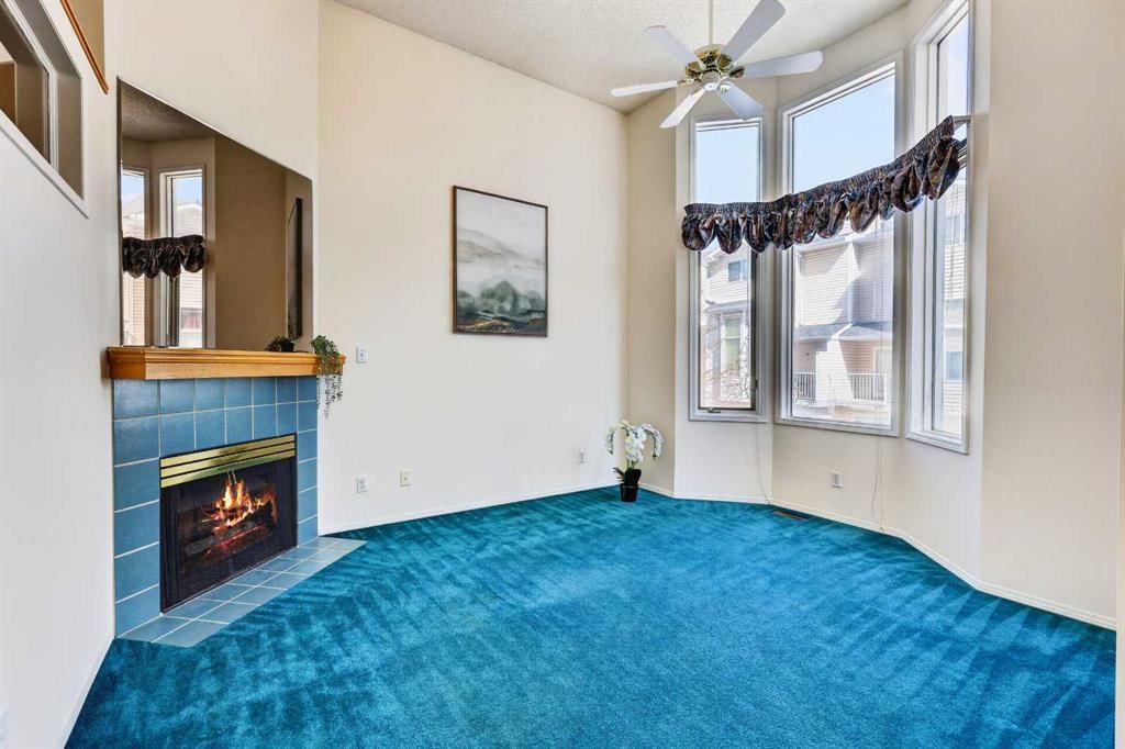 404 Hawkstone Manor NW, Calgary — photo 5 of 39