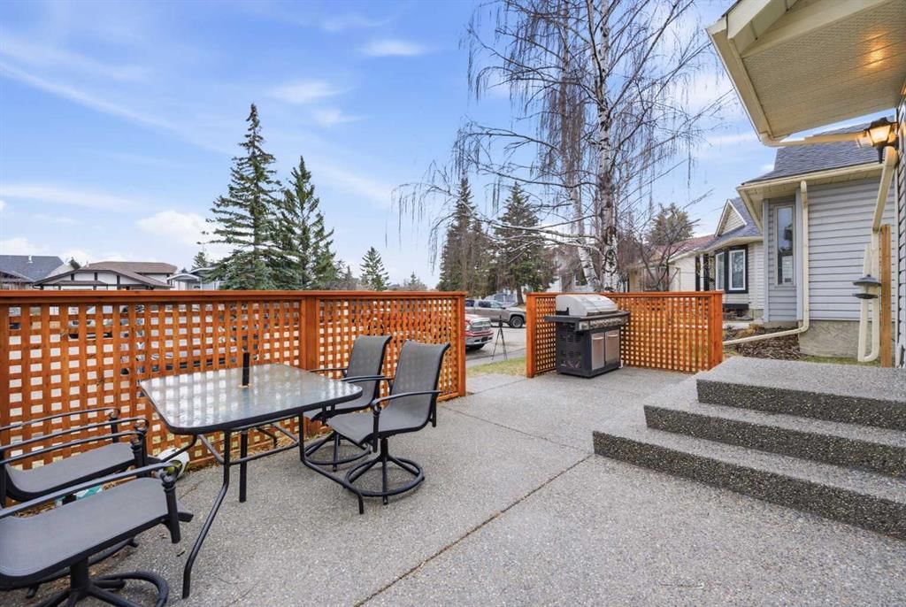 52A Millcrest Green SW, Calgary — photo 3 of 25