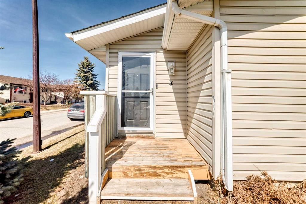 4 Abingdon Court NE, Calgary — photo 2 of 45