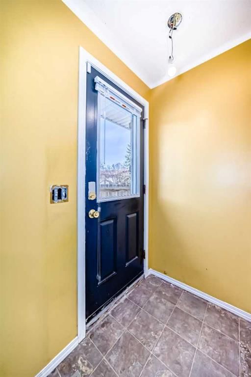 4 Abingdon Court NE, Calgary — photo 3 of 45