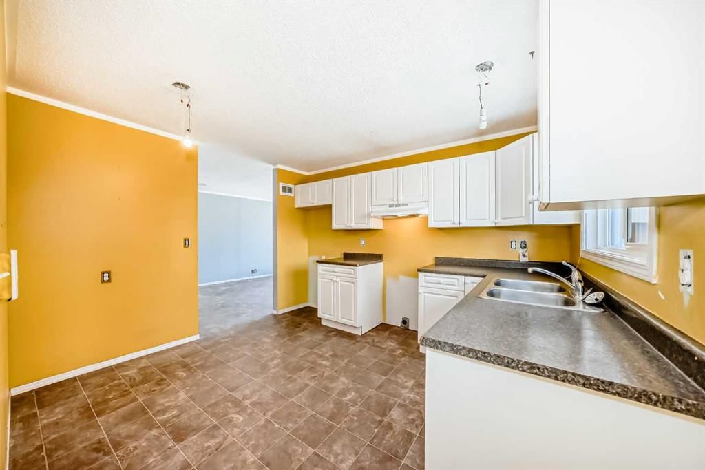 4 Abingdon Court NE, Calgary — photo 4 of 45