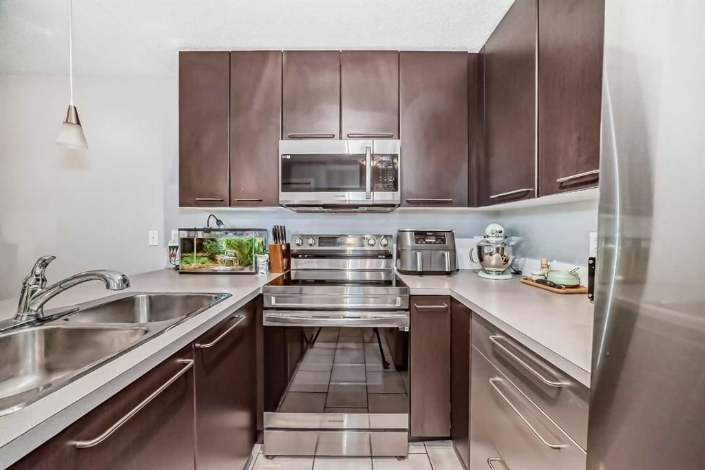 119, 35 Richard Court SW, Calgary — photo 4 of 37