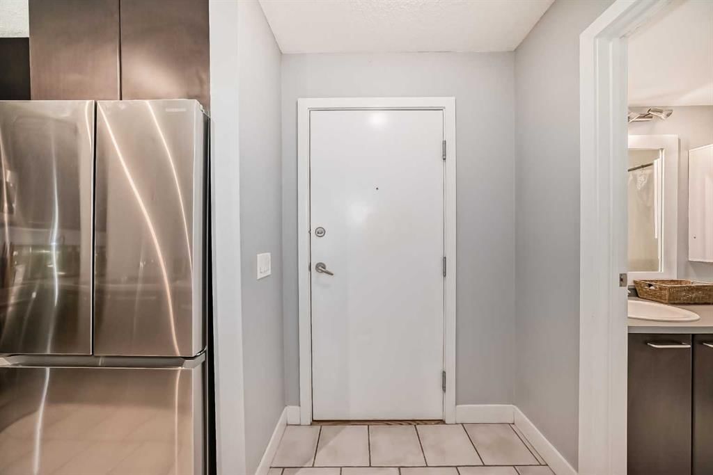 119, 35 Richard Court SW, Calgary — photo 5 of 37