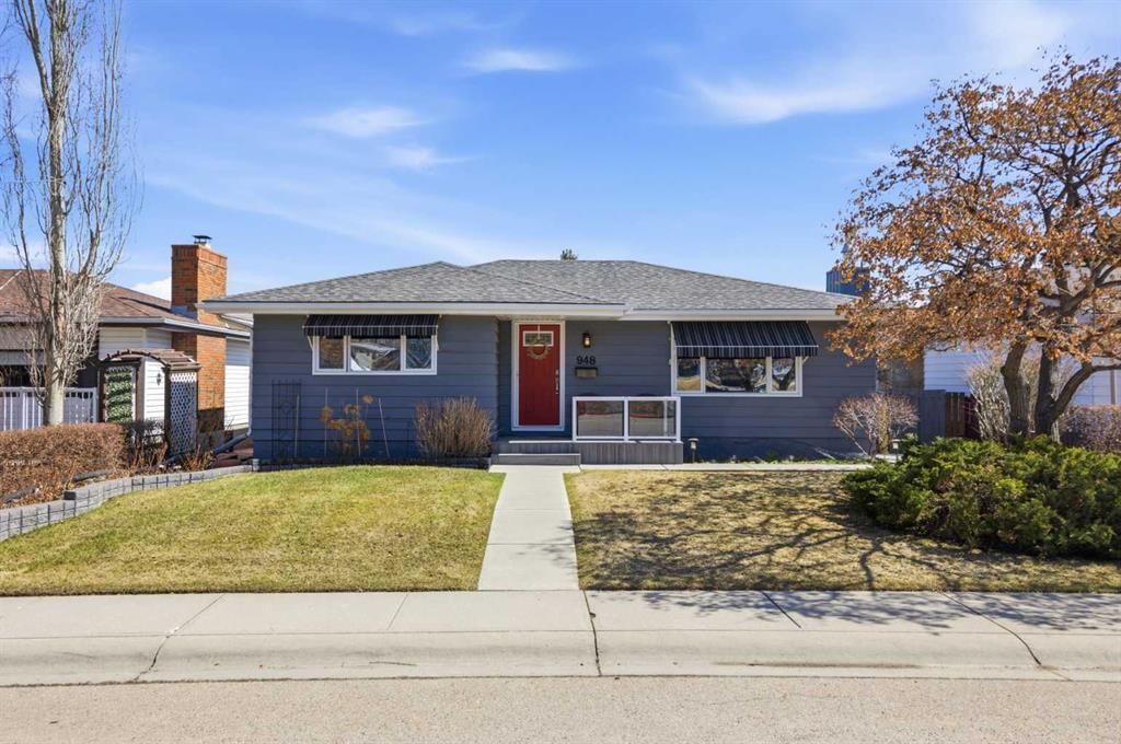 948 Canaveral Crescent SW, Calgary — main listing photo