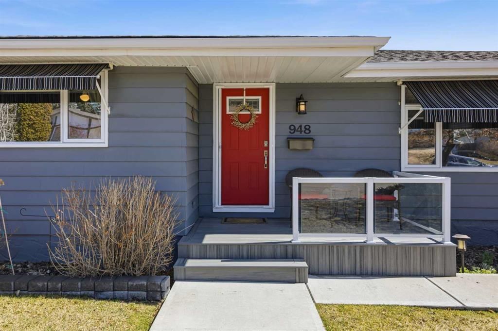 948 Canaveral Crescent SW, Calgary — photo 2 of 42