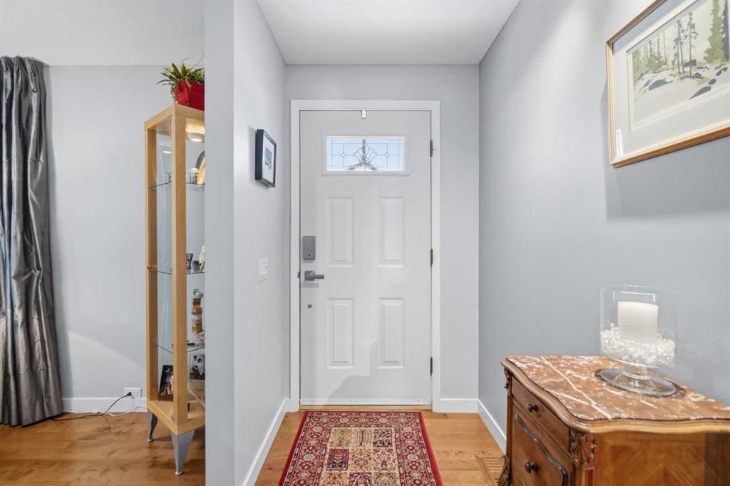 948 Canaveral Crescent SW, Calgary — photo 3 of 42