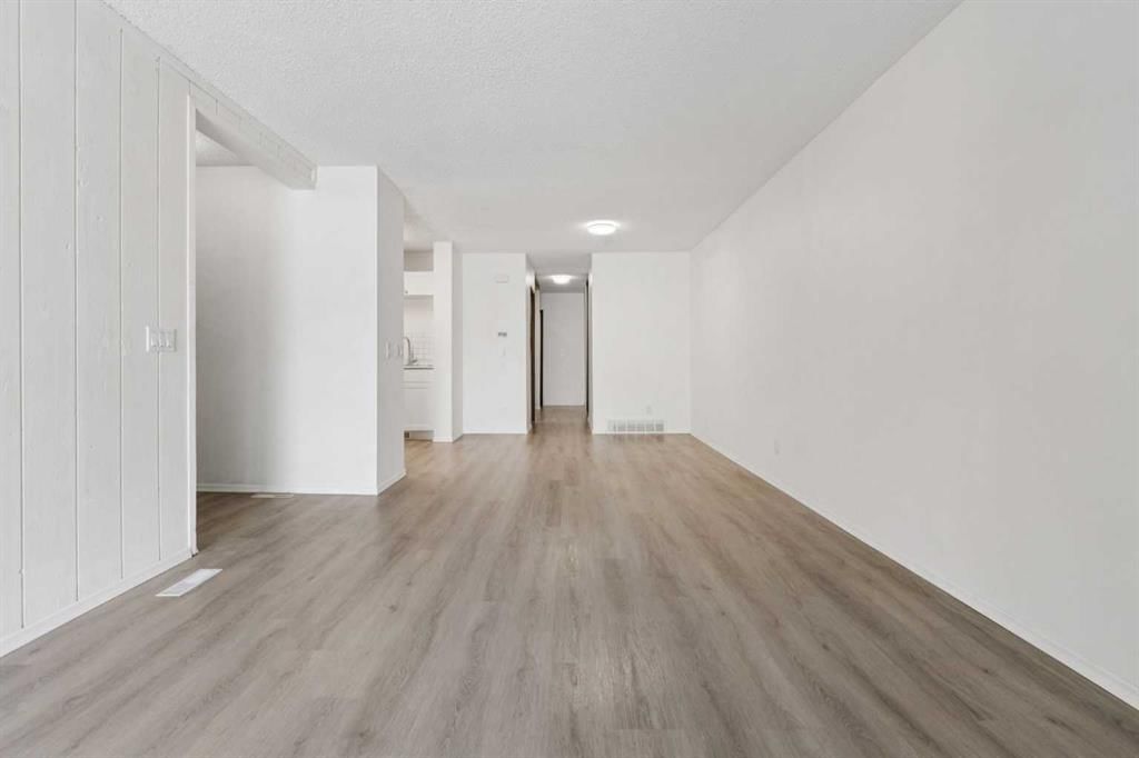 1411, 3500 Varsity Drive NW, Calgary — photo 5 of 17