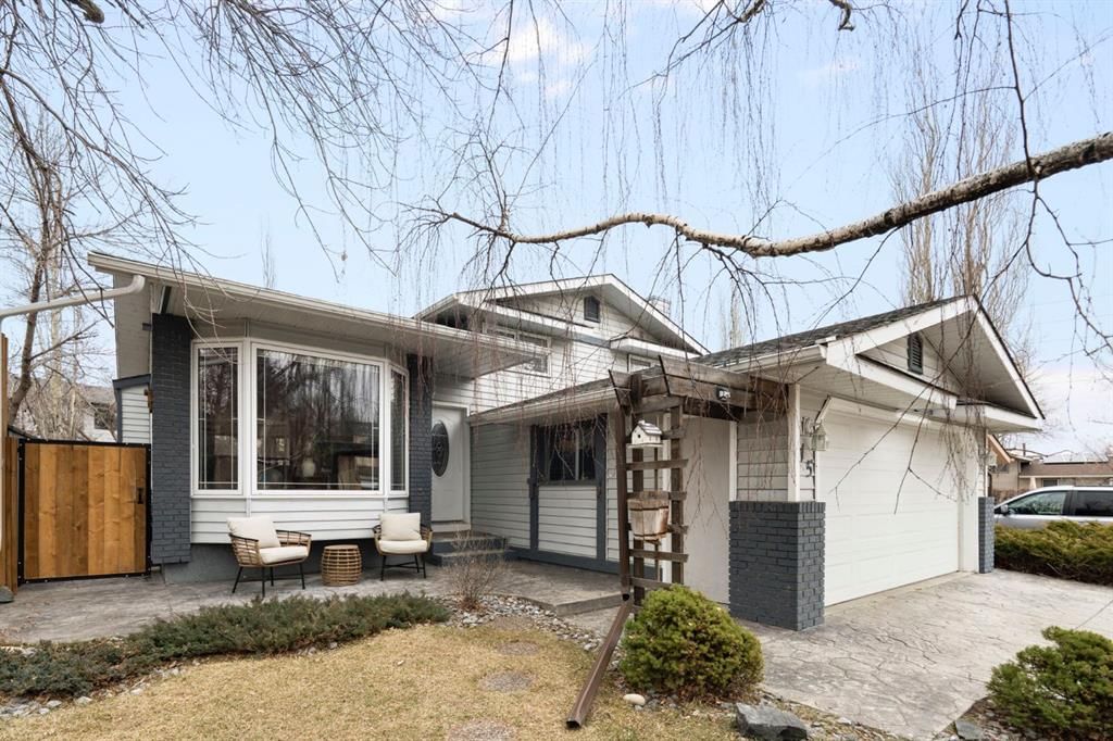 15 Mckinley Place SE, Calgary — photo 2 of 49