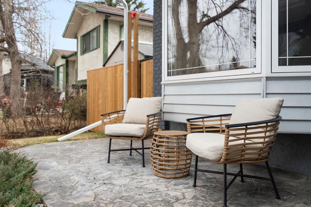 15 Mckinley Place SE, Calgary — photo 3 of 49
