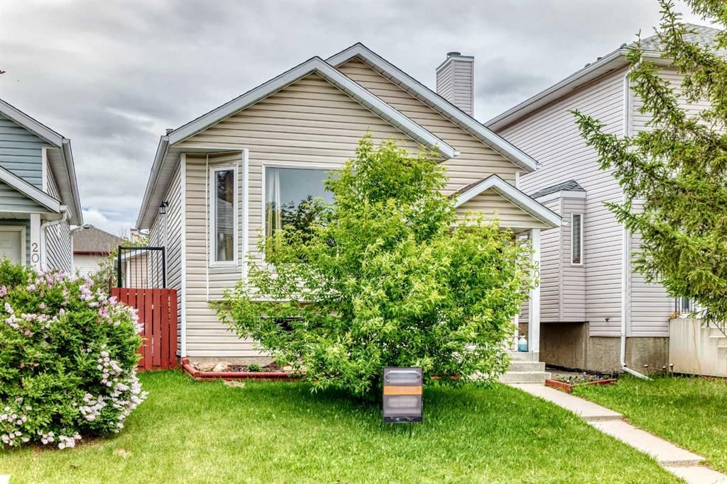 208 Erin Meadow Green SE, Calgary — photo 2 of 49