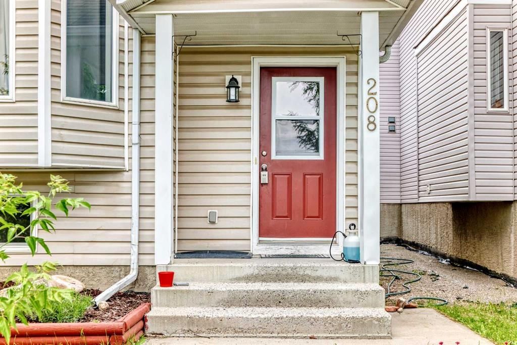 208 Erin Meadow Green SE, Calgary — photo 3 of 49