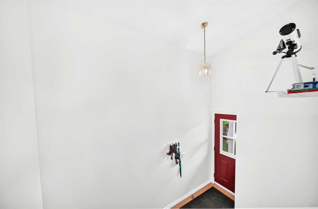208 Erin Meadow Green SE, Calgary — photo 5 of 49