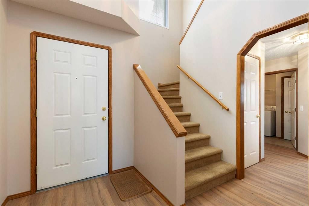 205 Scotia Point NW, Calgary — photo 3 of 39