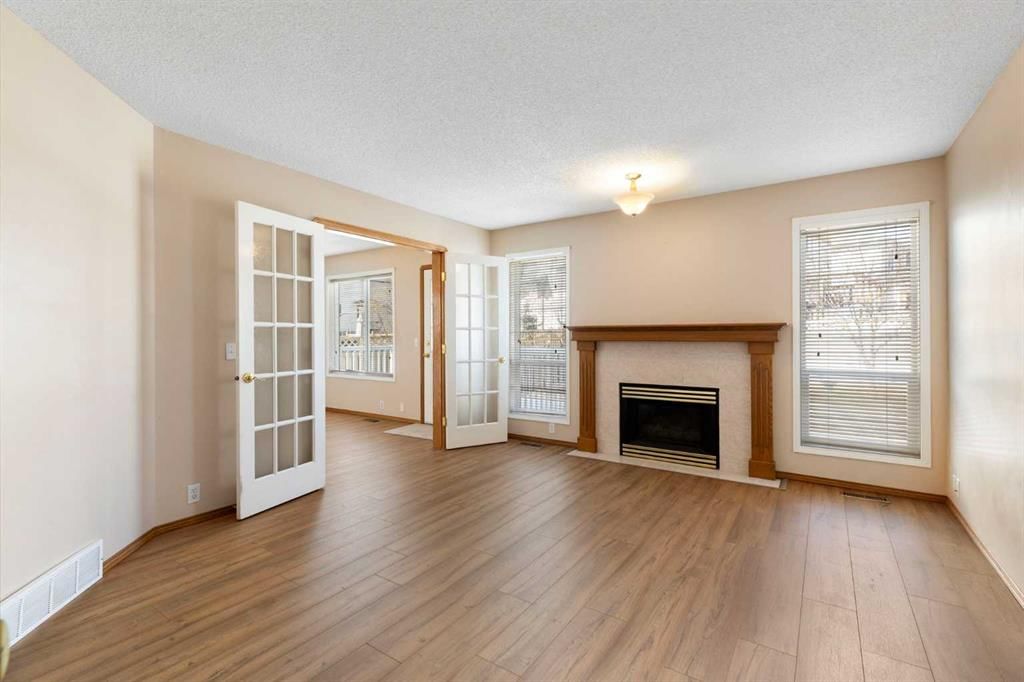 205 Scotia Point NW, Calgary — photo 4 of 39