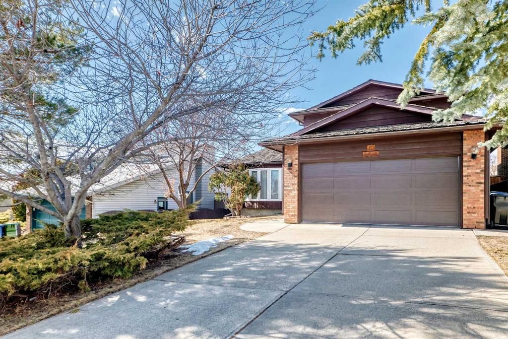 183 Dalcastle Way NW, Calgary — main listing photo