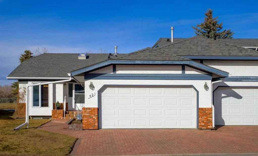 42 Woodmeadow Close SW, Calgary — main listing photo