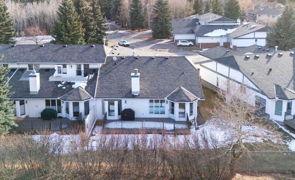 42 Woodmeadow Close SW, Calgary — photo 2 of 40
