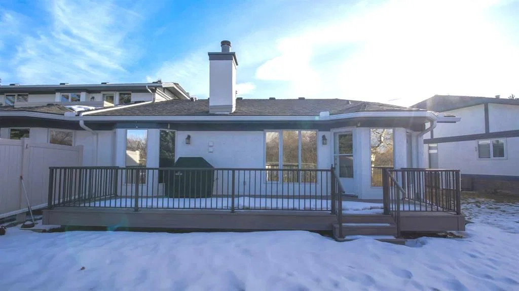 42 Woodmeadow Close SW, Calgary — photo 4 of 40