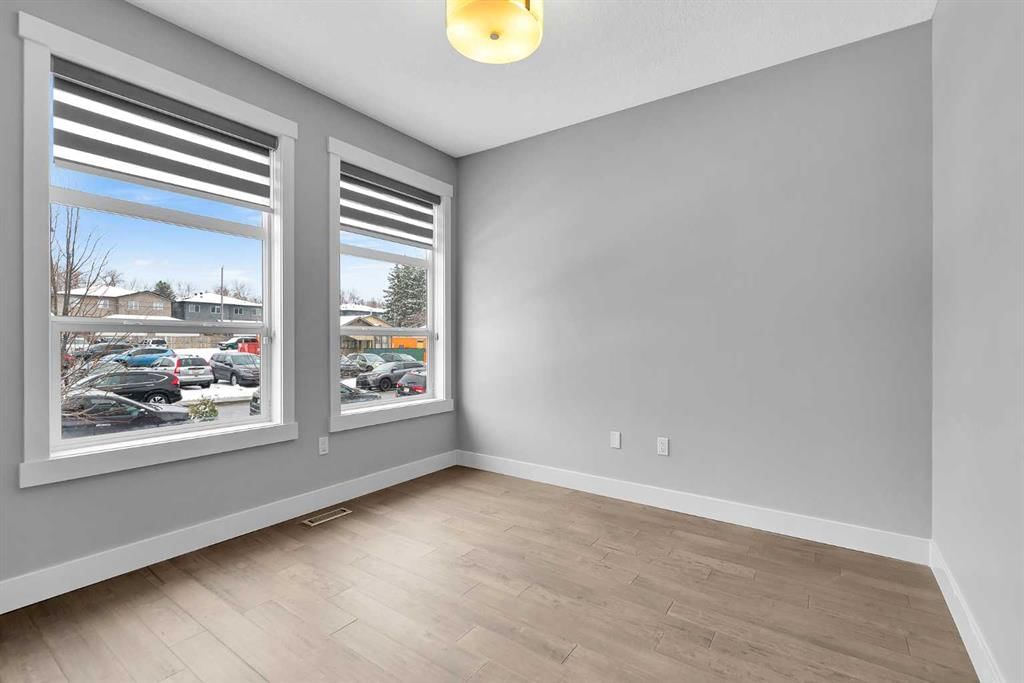 256 25 Avenue NE, Calgary — photo 3 of 42